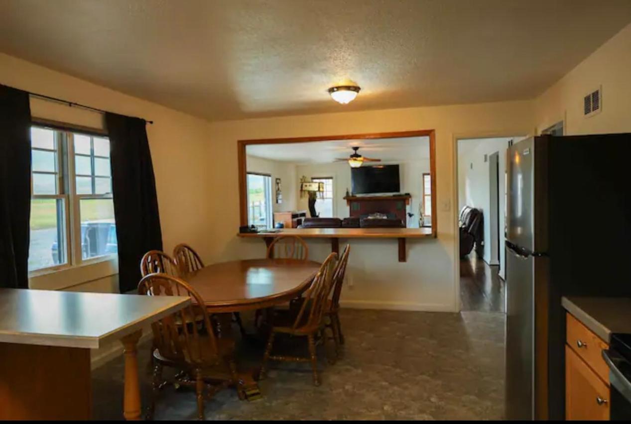 Sportsman Lodge Melrose Mt 뷰트 외부 사진